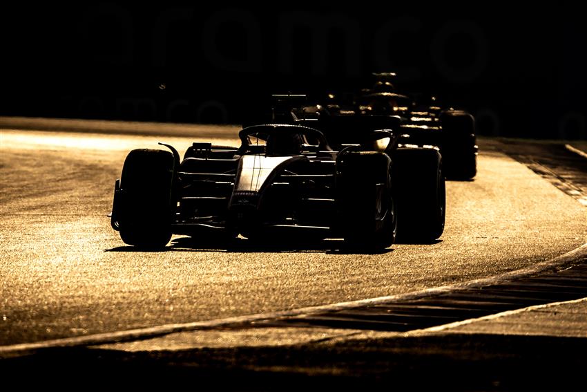 Bahrain silhouette two f1 cars